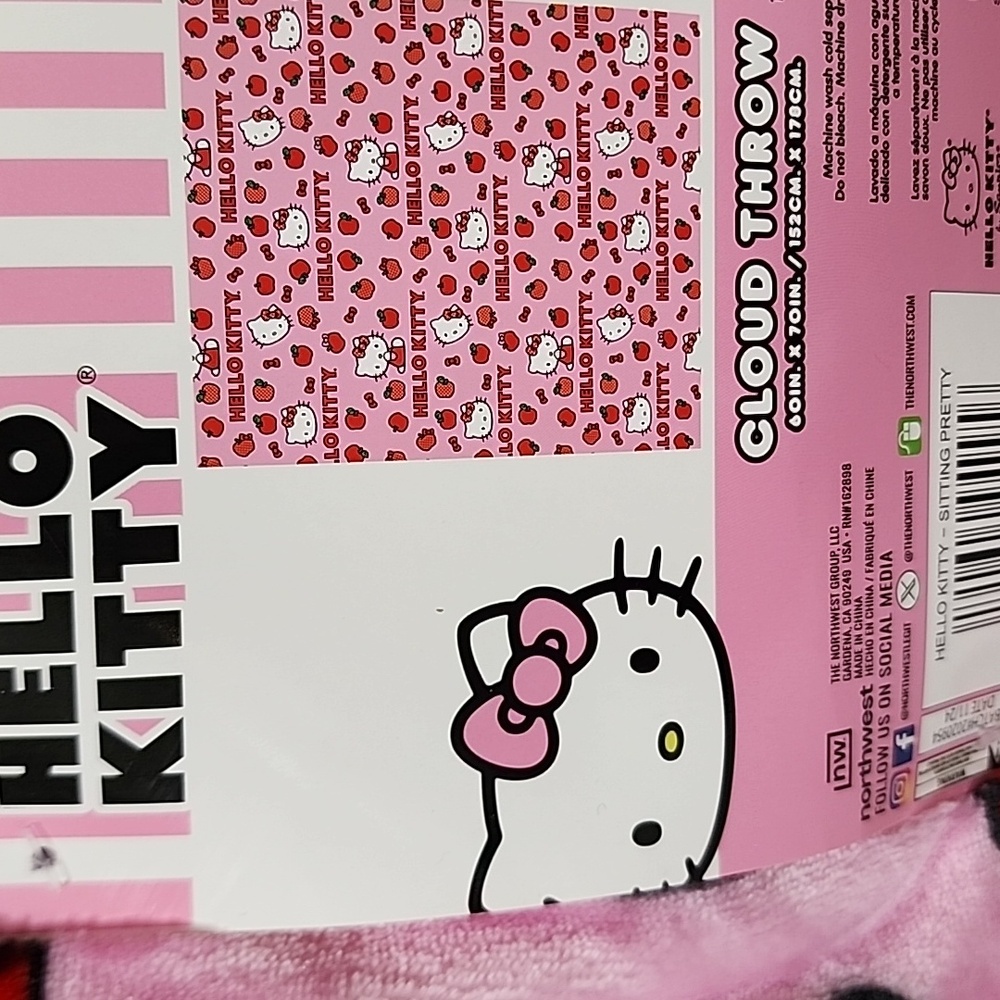 ๐ HELLO KITTY PLUSH CLOUD THROW ๐ - Picture 5 of 8